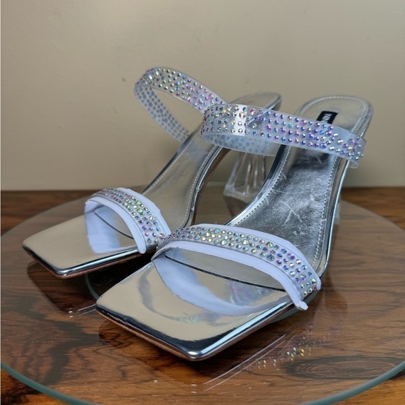 Nine West Darla Sandal in clear silver - Picture 3 of 16